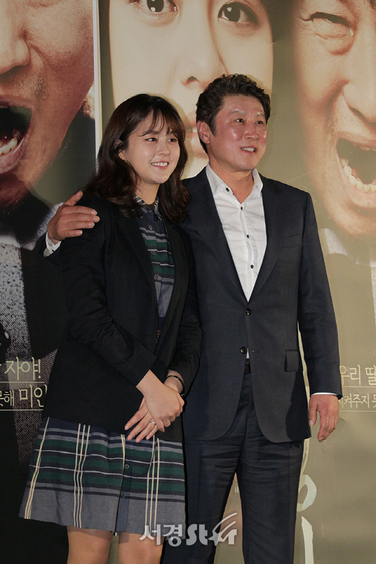 배우 오예설(왼쪽)과 김정균 주연의 영화 ‘지렁이’가 20일 개봉했다.