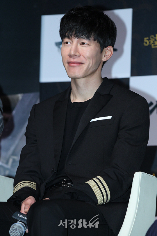 배우 김무열이 25일 압구정 CGV에서 열린 영화 ‘대립군’ 제작보고회에 참석했다.