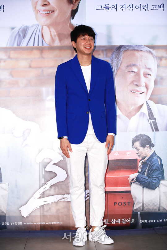 배우 김승현이 26일 오전 서울 광진구 롯데시네마 건대입구에서 열린 영화 ‘길’ VIP 시사회에 참석해 포즈를 취하고 있다.
