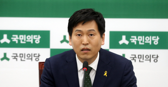 安캠프 '문재인 '그리스행 특급공약' 이행 땐 대한민국 망한다'