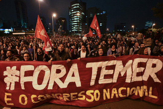 브라질 노동계 총파업 '테메르 물러나라'