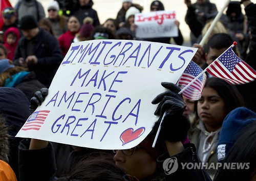 지난 2월 미국의 ‘이민자 없는 날’ 시위/AP=연합뉴스