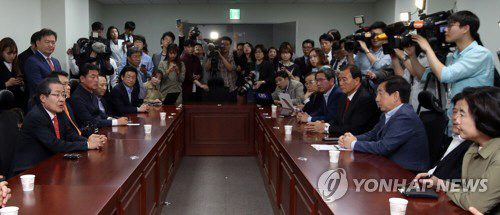 바른정당 의원 14명, 오늘(2일) 오전 기자회견…집단탈당 가능성
