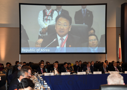 유일호 부총리 겸 기획재정부 장관이 6일 일본 요코하마 컨퍼런스 센터에서 열린 ‘아시아개발은행(ADB) 연차총회에서 연설을 하고 있다. /사진=기획재정부