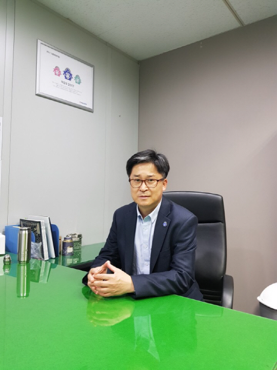 정공환 코오롱글로벌 상무가 코오롱글로벌의 임대주택 서비스 커먼라이프에 대해 소개하고 있다. /사진제공=코오롱글로벌