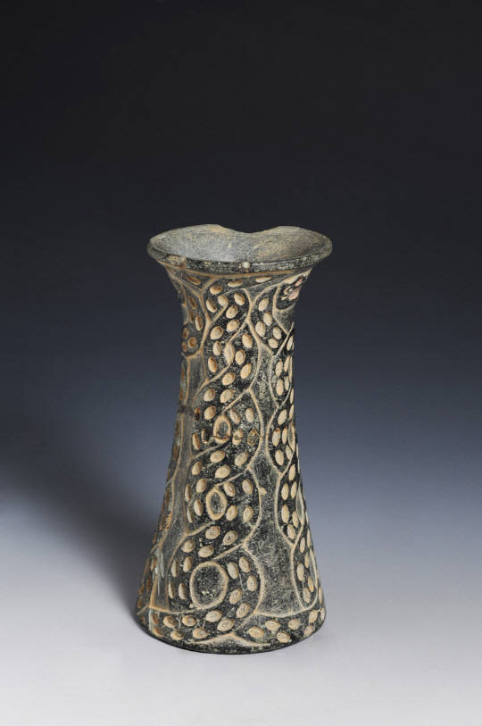 기원전 3,000년기 후반에 제작된 ‘뱀 무늬가 있는 녹니석 그릇’ 사우디아라비아국립박물관 소장. /사진제공=국립중앙박물관