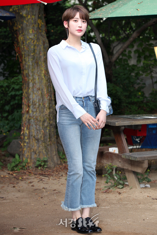 배우 홍서영이 10일 오후 상수동 한 음식점에서 열린 tvn드라마 ‘그녀는 거짓말을 사랑해’ 종방연에 참석해 포토타임을 갖고 있다.