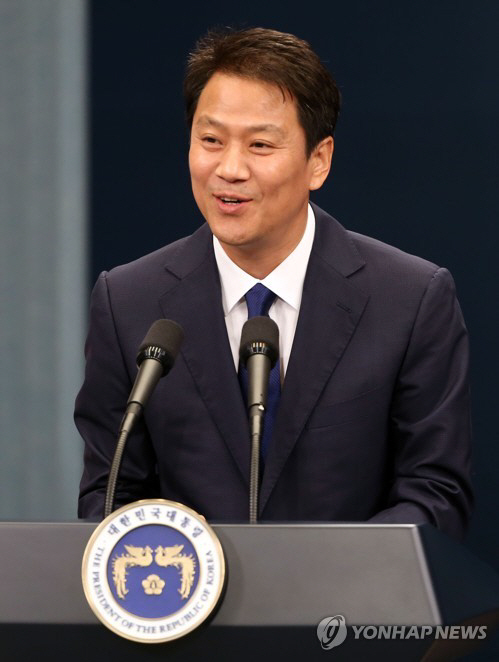 임종석 비서실장, ‘주사파’ 논란에 “한국당과 더 소통하겠다”