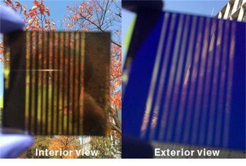 광결정 필름을 사용한 태양전지는 외부에서 파란색(오른쪽)으로 보이지만 건물 내부에서는 노란색(왼쪽)으로 보인다. 광결정 필름의 두께 조절을 통해 빨간색, 노란색 등 다양한 색상을 구현할 수 있다. /사진제공=KIST