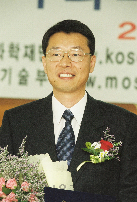 서울경제신문사와 한국과학재단이 주관하는 ‘제 54회 이달의 과학기술자’의 9월 수상자인 류성언 생명공학연구원 책임연구원의 모습./서울경제DB