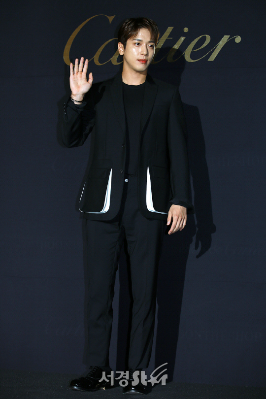 씨엔블루 정용화가 11일 오후 서울 강남구 분더샵 청담에서 진행된 팬더 드 까르띠에 런칭 기념 포토콜 행사에 참석해 포즈를 취하고 있다.