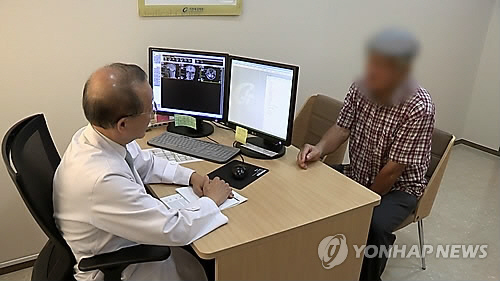 부모 부양 시 의료비 부담이 가장 어렵다는 조사 결과가 나왔다./연합뉴스