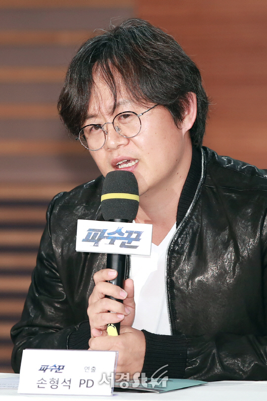 손형석PD가 19일 오후 서울 마포구 상암 MBC 신사옥 골든마우스홀에서 열린 MBC ‘파수꾼’ 제작발표회에 참석해 소개를 하고 있다.