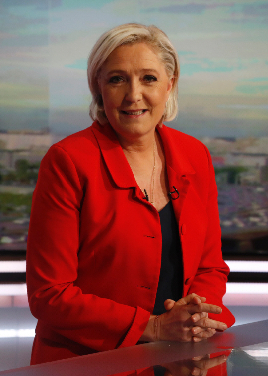 프랑스 대선 후보였던 극우정당 국민전선(FN)의 마린 르펜 대표/파리=AFP연합뉴스