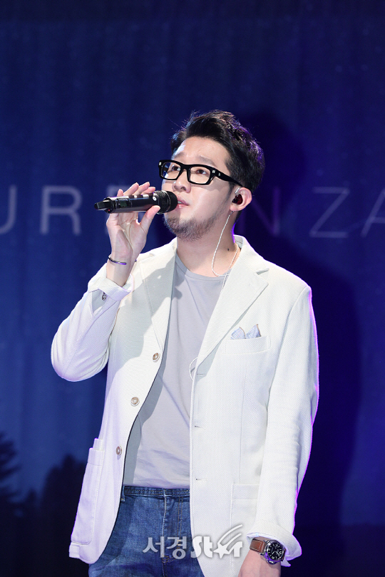 어반자카파 멤버 박용인이 19일 오후 일지아트홀에서 열린 어반자카파 싱글 ‘혼자(Alone)’ 쇼케이스에 참석했다.