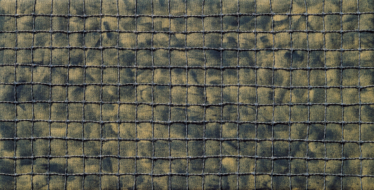 하종현 ‘작품(Work) 73-13’ 1973년작, 마대 패널 위에 철조망, 120x240cm, 솔로몬 R.구겐하임 재단 소장 /사진제공=국제갤러리