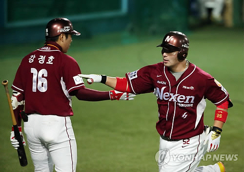 넥센 히어로즈 시절 홈런을 치고 홈으로 들어오고 있는 박병호 /연합뉴스
