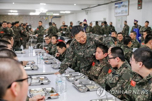 육군훈련소 방문한 장준규 육군참모총장 /연합뉴스