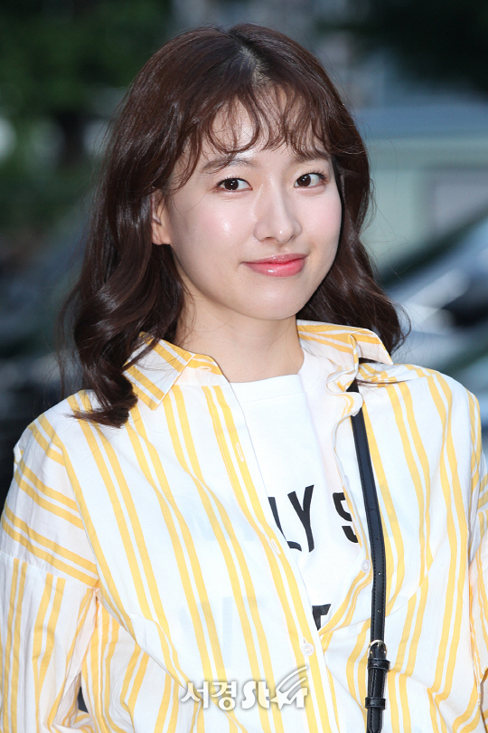 배우 이유영이 21일 오후 여의도 한 음식점에서 열린 OCN 토일드라마 ‘터널’ 종방연에 참석해 포토타임을 갖고 있다.
