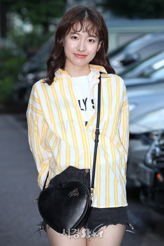 배우 이유영이 21일 오후 여의도 한 음식점에서 열린 OCN 토일드라마 ‘터널’ 종방연에 참석해 포토타임을 갖고 있다.