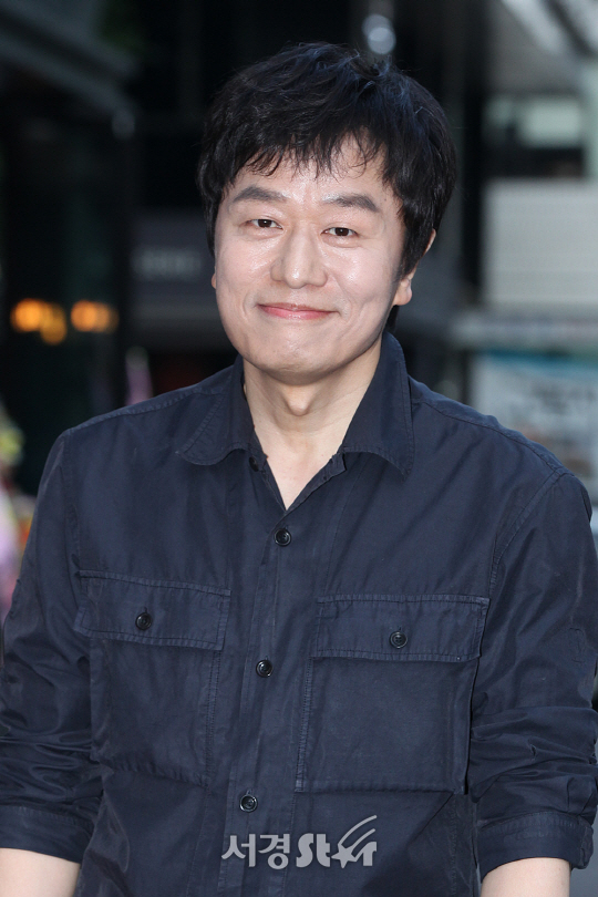 배우 김민상이 21일 오후 여의도 한 음식점에서 열린 OCN 토일드라마 ‘터널’ 종방연에 참석해 포토타임을 갖고 있다.