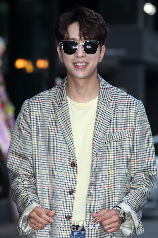 배우 윤현민이 21일 오후 여의도 한 음식점에서 열린 OCN 토일드라마 ‘터널’ 종방연에 참석해 포토타임을 갖고 있다.