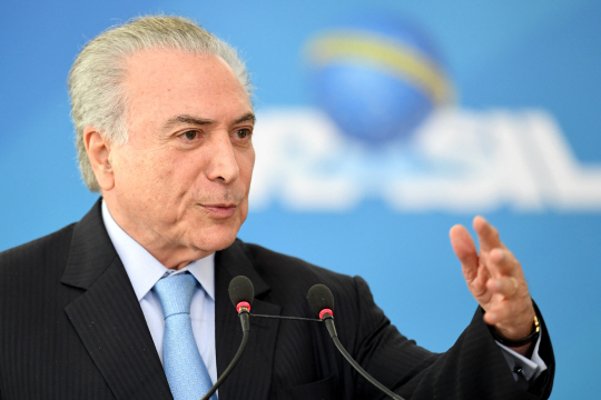 ‘부패연루’ 혐의 브라질 테메르 “사임 안해··원하면 탄핵해라”