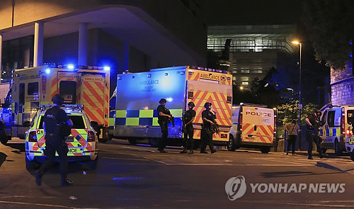 英 경기장 폭발…외교부 '우리국민 피해 여부 확인 중'