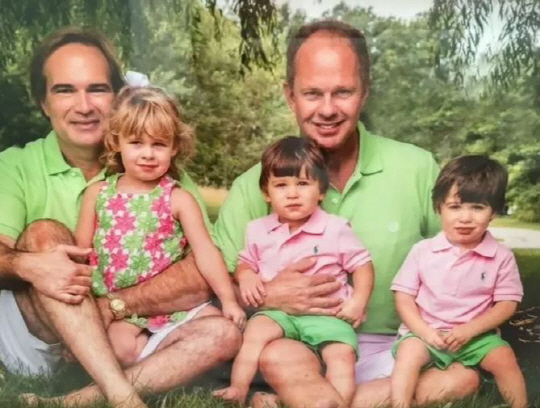 사우스웨스트항공서 가족 탑승이 거부됐다고 주장하는 그랜트 모스(오른쪽 남성) 가족의 모습./버즈피드뉴스 캡처