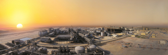 현대건설이 지난 2015년 2월 완공한 사우디아라비아 마덴 알루미나 제련소 전경. 연간 180만톤을 생산하는 세계 최대 알루미나 공장으로 산업설비 플랜트 분야에서도 현대건설의 시공 능력과 기술력을 입증한 공사로 꼽힌다.   /사진제공=현대건설