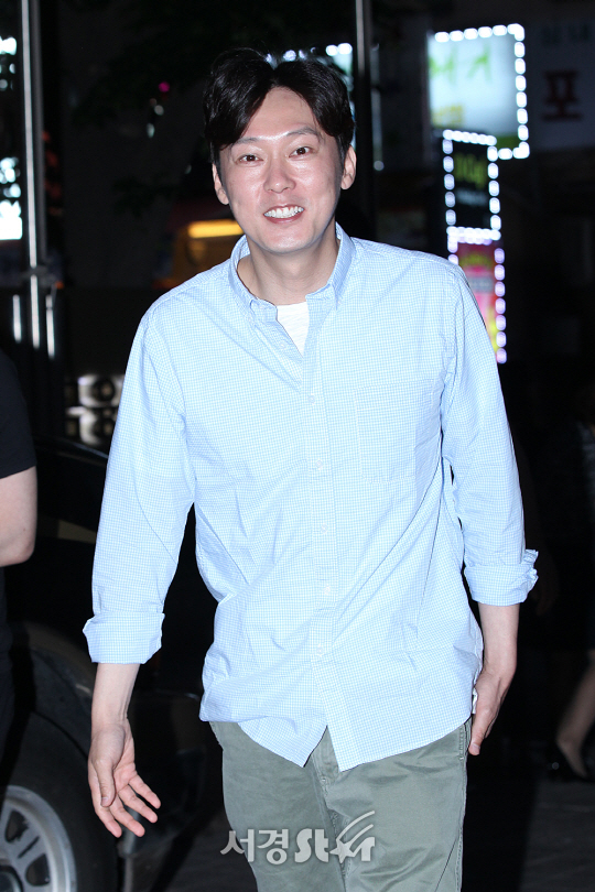 배우 박병은이 25일 오후 서울 영등포구 여의도동에 위치한 한 음식점에서 열린 KBS 수목드라마 ‘추리의 여왕’ 종방연에 참석해 포토타임을 갖고 있다.