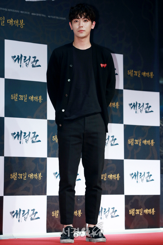 배우 안우연이 25일 오후 서울 송파구 롯데시네마 월드타워에서 열린 영화 ‘대립군’ VIP 시사회에 참석해 포즈를 취하고 있다.