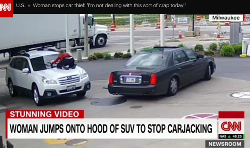 차량 절도 막기 위해 차 위로 올라탄 여성 /CNN방송 캡쳐