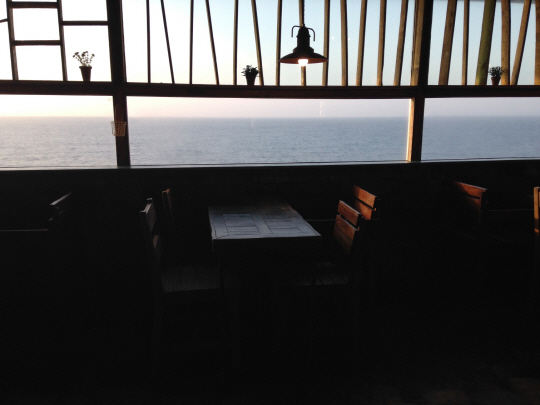 창문 밖, 바다의 파노라마