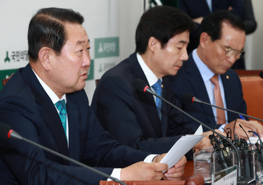 국민의당 박주선 비대위원장이 31일 오전 국회 당대표실에서 열린 비상대책위원회의에 참석해 발언하고 있다. /연합뉴스