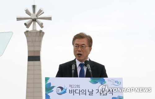 31일 전북 군산시 새만금 바다의 날 행사에서 기념사를 하는 문재인 대통령 /연합뉴스