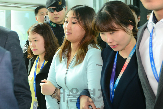 '박근혜 비선실세' 최순실씨의 딸 정유라씨가 도피 245일만에 덴마크에서 국내로 강제송환 되고 있다./이호재기자