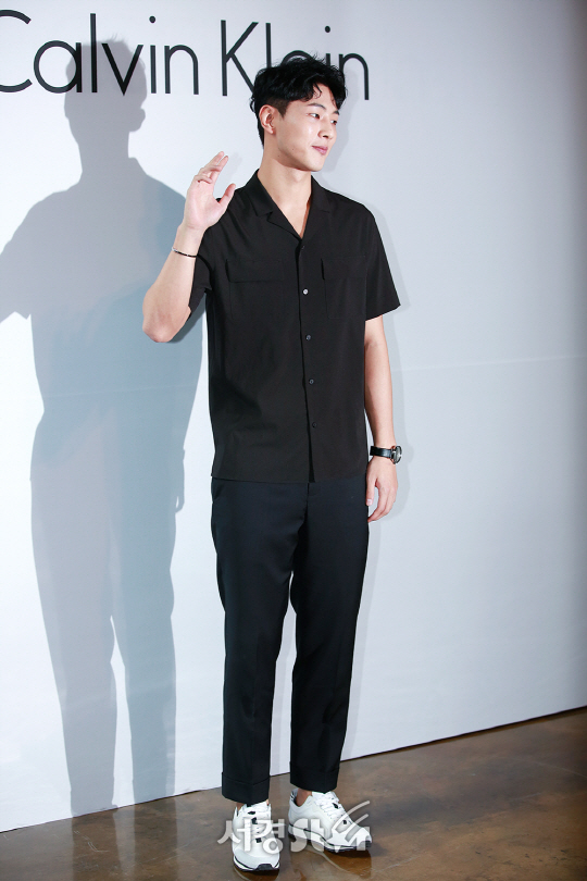 배우 지수가 31일 오후 서울 강남구 한 스튜디오에서 열린 모 주얼리 브랜드 2017 프레스 프레젠테이션 개최 기념 포토행사에 참석해 포즈를 취하고 있다.