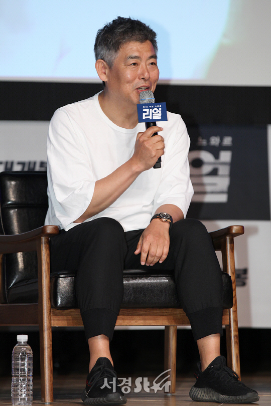 배우 성동일이 31일 오후 서울 종로구 명륜동 성균관대 새천년홀에서 열린 영화 ‘리얼’ 쇼케이스에 참석했다.