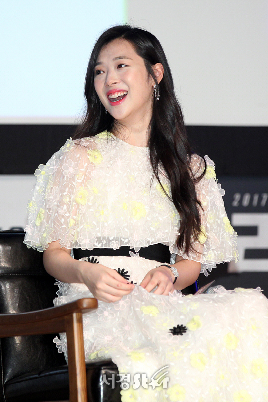 배우 최진리가 31일 오후 서울 종로구 명륜동 성균관대 새천년홀에서 열린 영화 ‘리얼’ 쇼케이스에 참석했다.