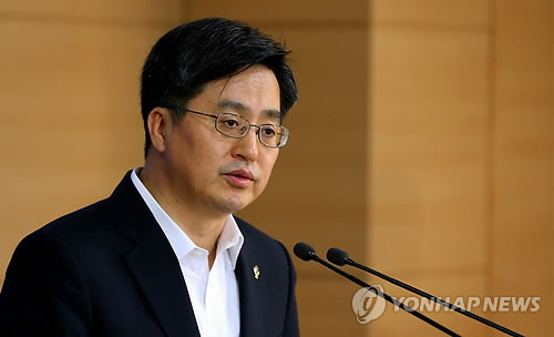 김동연 '가계부채 증가는 LTV, DTI 외 복합적 요인에 기인'