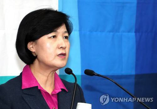 추미애 “김상조 때리기 뒤에 재벌” 발언에 “심각한 명예훼손” 뿔난 한국당