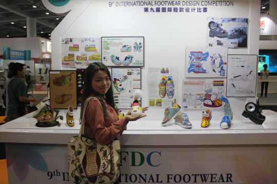 부산 여대생이 출품한 신발디자인 '아시아에서도 통했다'