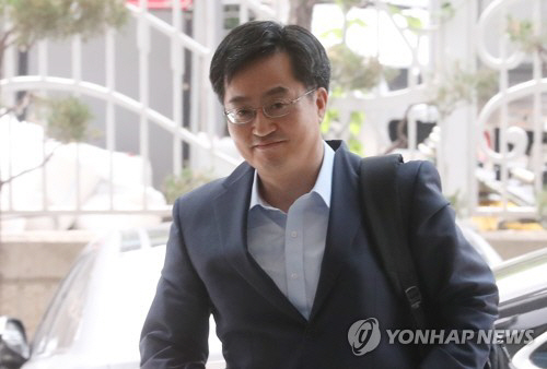 김동연 모친에게 수천만 원 빌린 이유가? “이자로 용돈 드리기 위해” 병역검사 조작 의혹까지