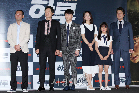 감독 및 배우들이 7일 오후 서울 성동구 행당동 왕십리 CGV에서 열린 영화 ‘하루’ 언론시사회에 참석해 포토타임을 갖고 있다.