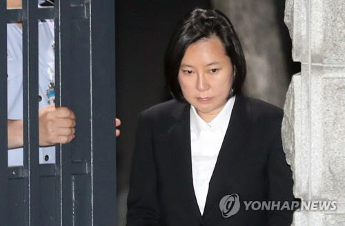장시호 국정농단 수감자 중 첫 석방…취재진 물음에 '죄송합니다'