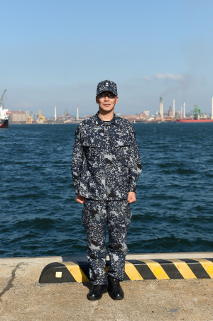 [권홍우의 군사·무기 이야기] 해군 새 함상복, 이르면 2019년 보급