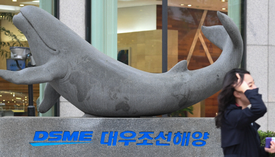 17일 오전 서울 중구 다동 대우조선해양에서 사채권자 집회가 열리는 가운데 석상이 서 있다./송은석기자