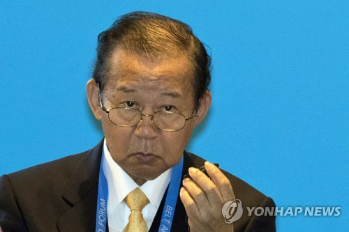 日 아베 '한국은 중요한 나라'…특사 '위안부 재협상 바보같은 소리'