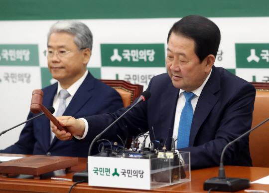 박주선 “文 대통령, 과거 적폐세력과 국정 수행방식 똑같아져”